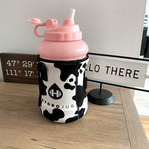 Light pink hard plastic bottle, straw, shoulder strap, cow sleeve